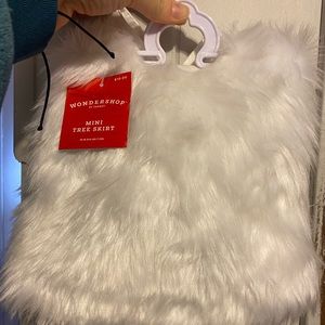 ❤️ Wondershop Mini Tree Skirt